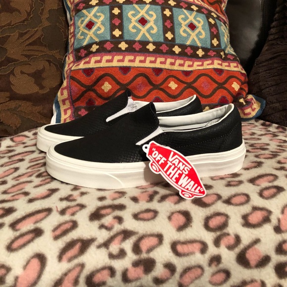 Vans Shoes - VANS NWOT, size 6.5 for men, size 8 for women.